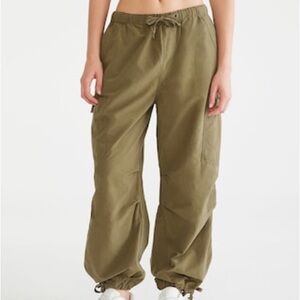 Aeropostale Women’s Parachute Cargo Khaki Pants